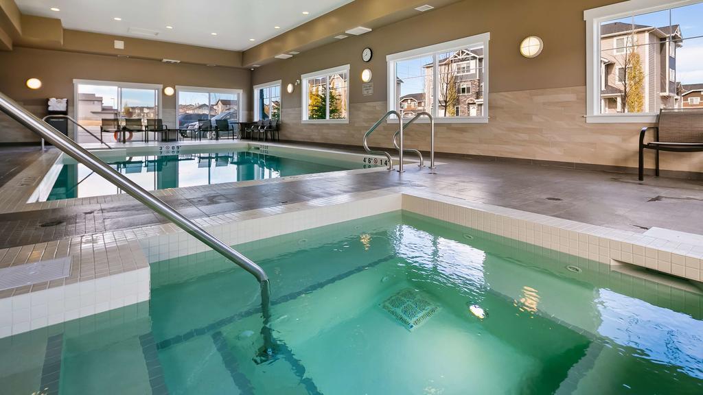 Best Western Plus Chestermere Hotel Eksteriør bilde