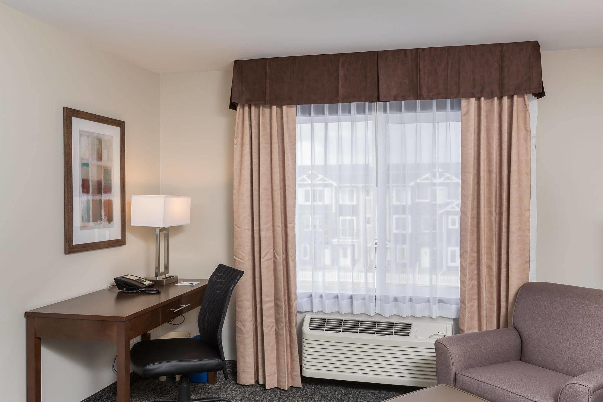 Best Western Plus Chestermere Hotel Eksteriør bilde